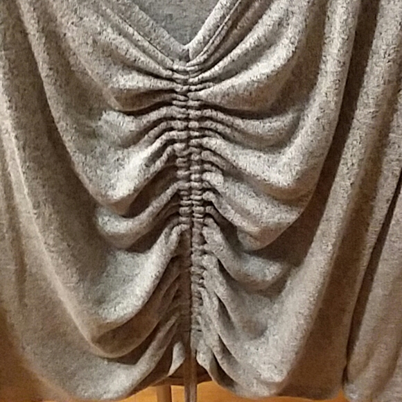 Gray long sleeved top - Picture 2 of 6